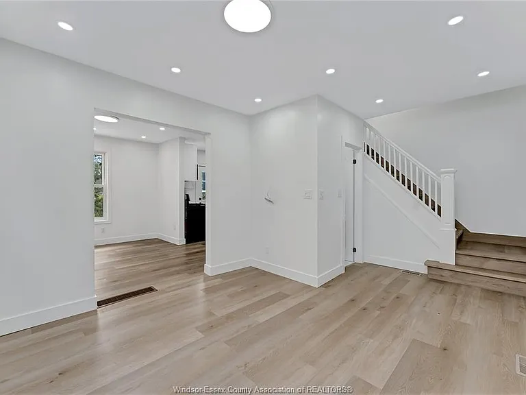 1245 Giles Blvd E — Photo 7