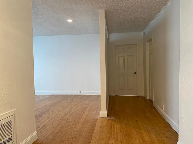 2310 E Madison St — Photo 16