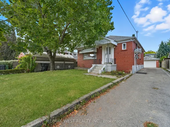 38 Feltham Ave, Toronto, ON M6N 2C3