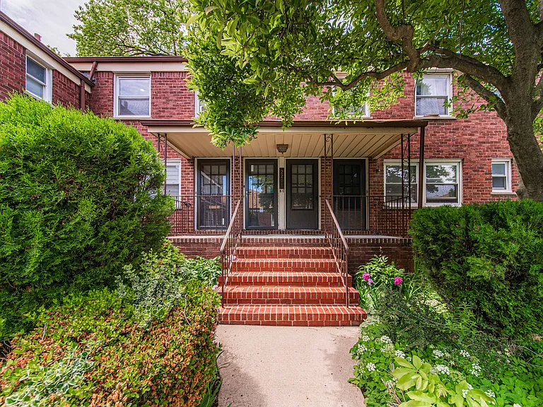 Well- Maintained Second-Floor Unit