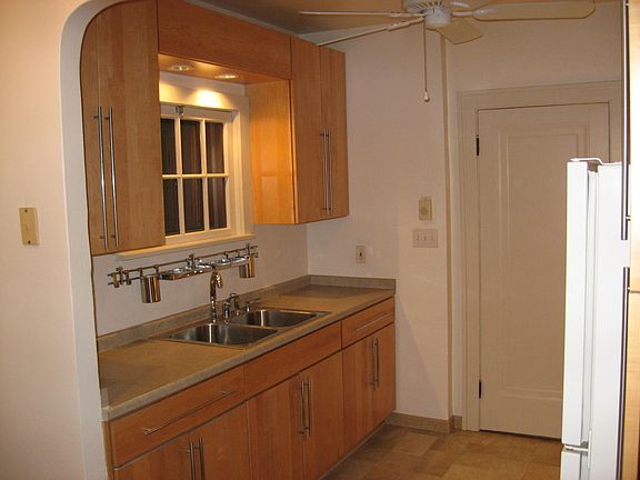 3rd image of 1621 Lincoln Ave