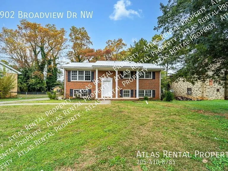 2902 Broadview Dr NW — Photo 1