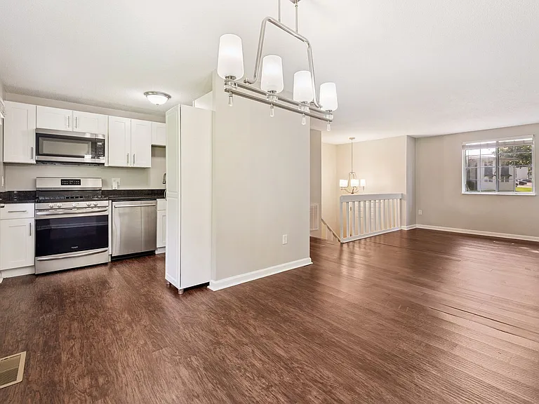 2421 Camellia Dr — Photo 14
