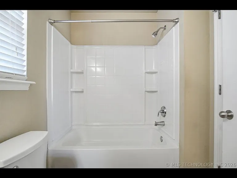 605 E Linden Ln — Photo 11
