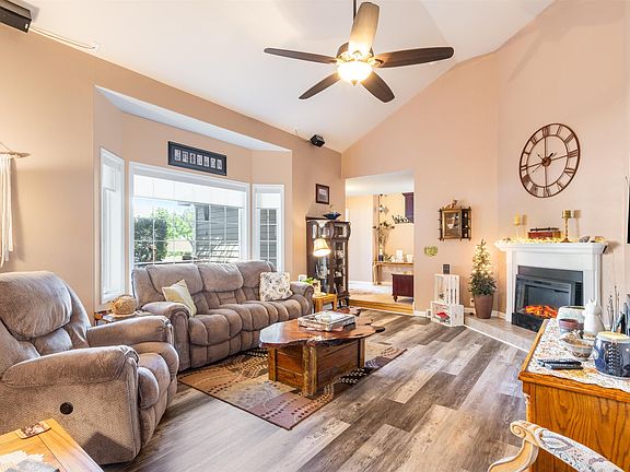 5th image of 2417 S Quincy Ct