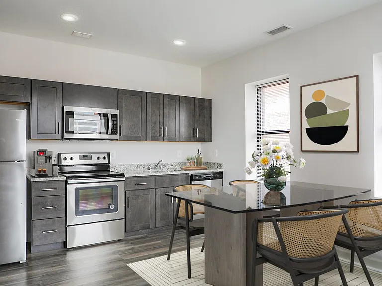 405 W Redwood Apartments — Photo 7