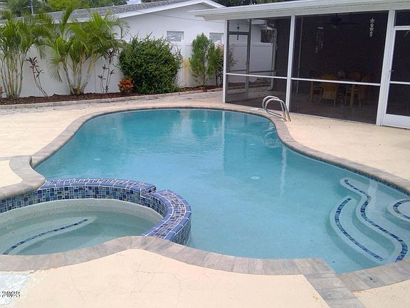 3rd image of 375 Carissa Dr