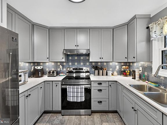 5th image of 8137 Summit Point Rd