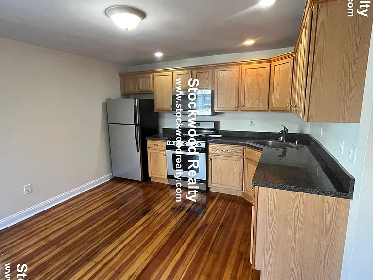 16-2 Gates St — Photo 5