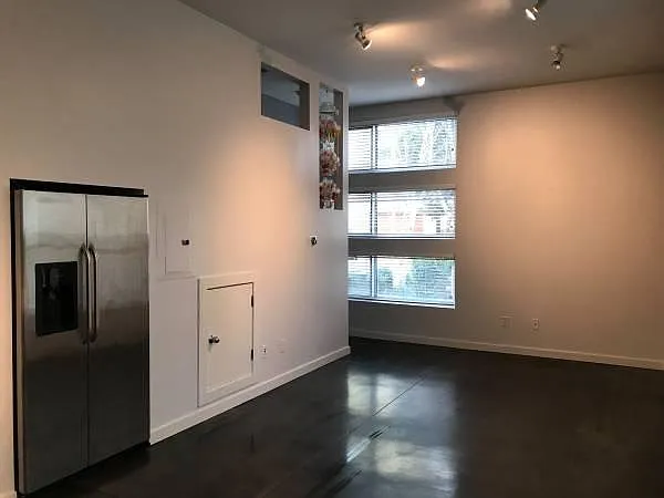 2800 Mandela Pkwy — Photo 3