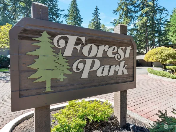 19119 Ballinger Way NE #201, Lake Forest Park, WA 98155