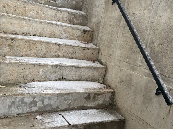 31 Irwin Dr N #B, Whitby, ON L1N 9B8