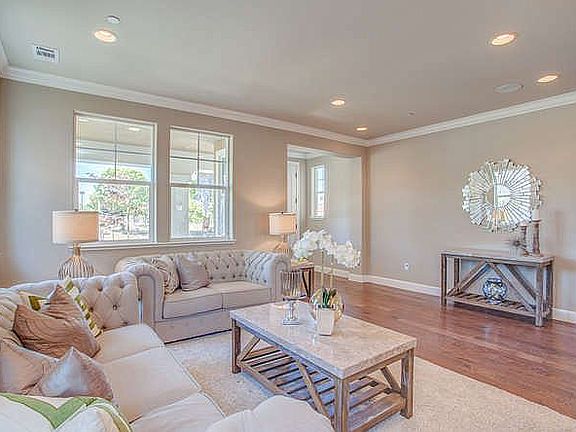 4th image of 1086 Timber Crest Dr