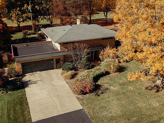 3rd image of 1858 Elm Ter