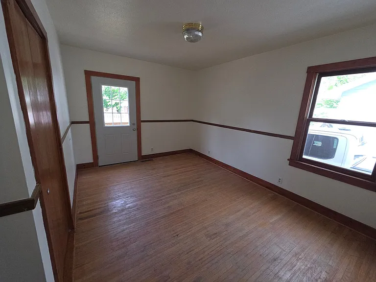 1128 W State St — Photo 16