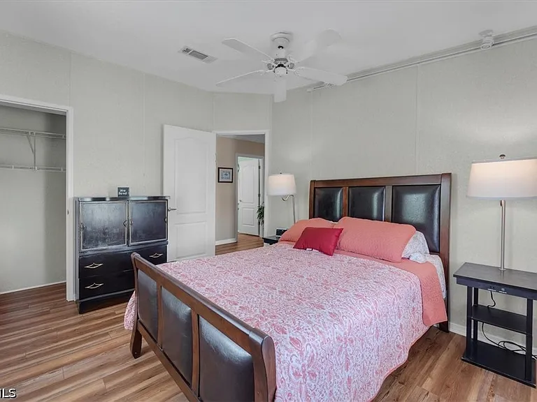 701 Coral Dr — Photo 18