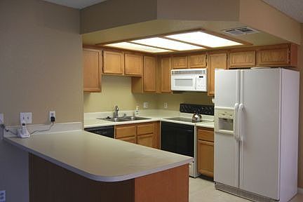 4th image of 933 Rockview Dr Unit 102