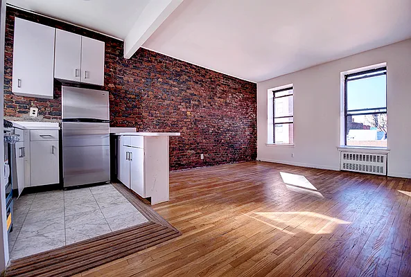 Rented by Urbane Brokerage | media 1