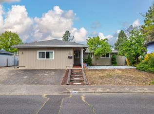1085 N 5th St, Central Pt, OR