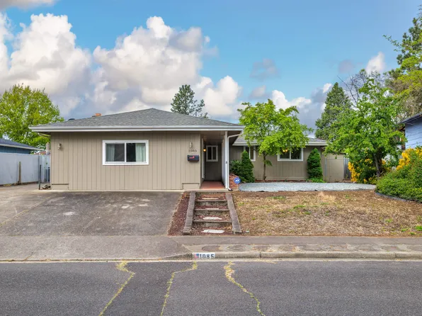 1085 N 5th St, Central Pt, OR 97502