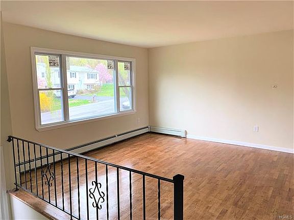 5th image of 302 Cloverdale Ct