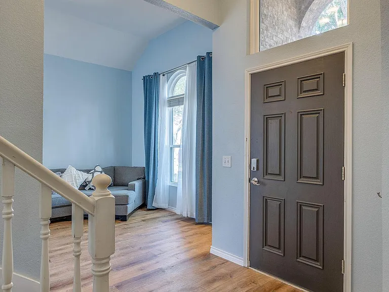 1605 Highdale Ct — Photo 15