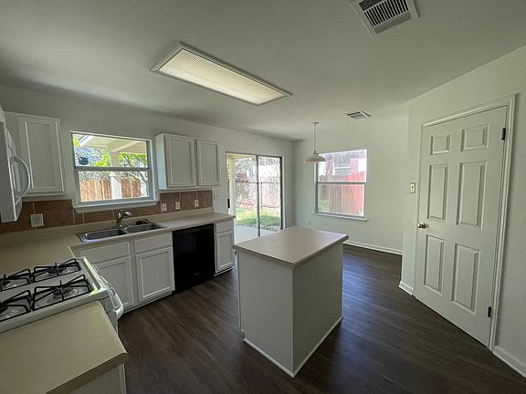4th image of 224 San Felipe Dr