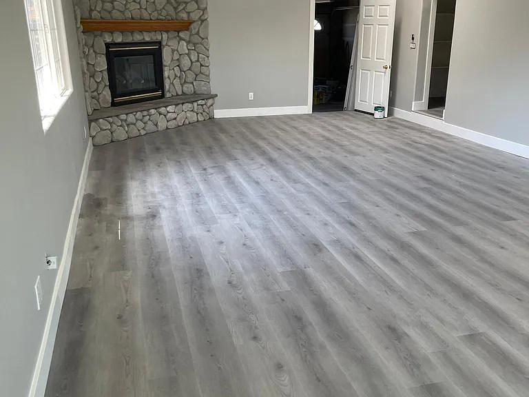 Large spacious living rm