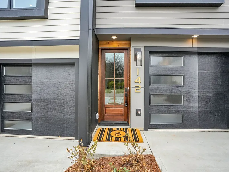 142 Mattoon St — Photo 40