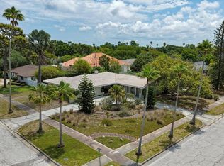 109 Ponce De Leon Blvd, Belleair, FL 33756