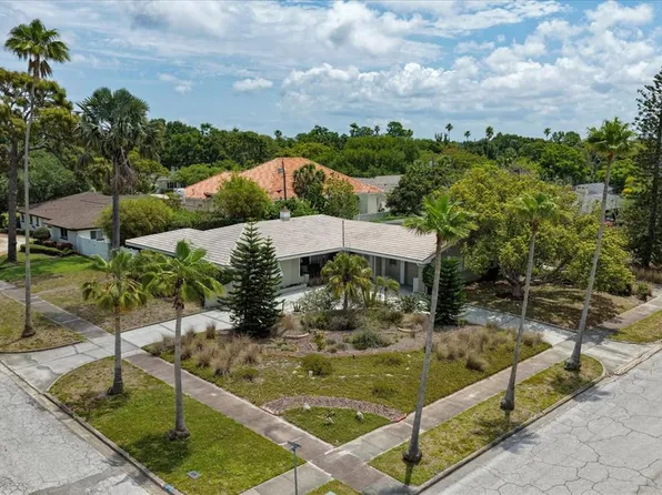 109 Ponce De Leon Blvd, Belleair, FL 33756