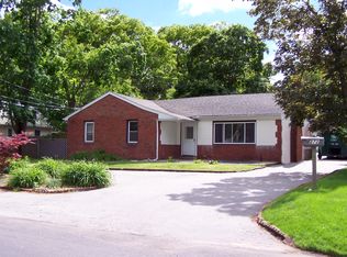 272 Munsell Rd, East Patchogue, NY 11772