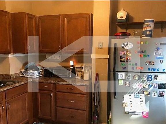 3rd image of 39 John St #1