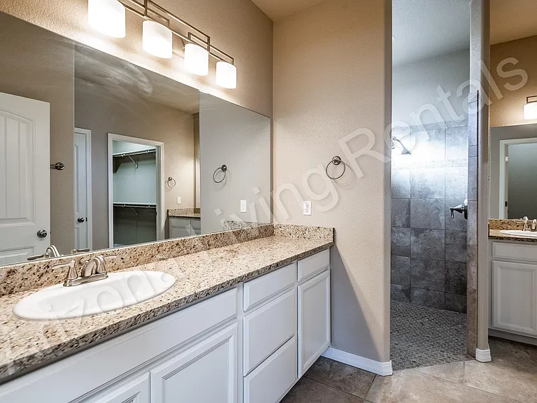 1726 E Aloe St — Photo 25