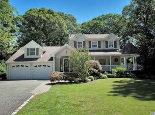 3 Finch Ct, Commack, NY 11725