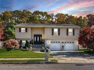17 Timberline Dr, Howell, NJ 07731