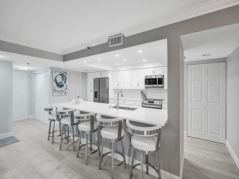 955 Egret Cir #405 — Photo 2