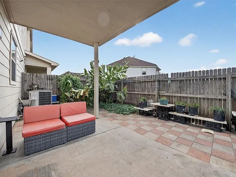 8118 Barnes Ridge Ln — Photo 17