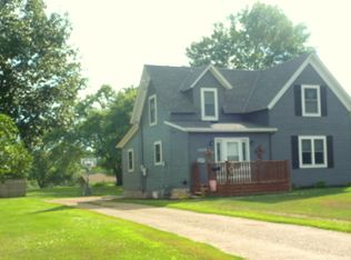 1029 River Rd, Windom, MN 56101