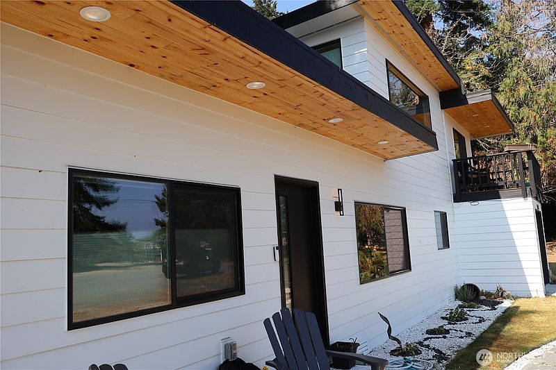 4th image of 3704 Bells Lane