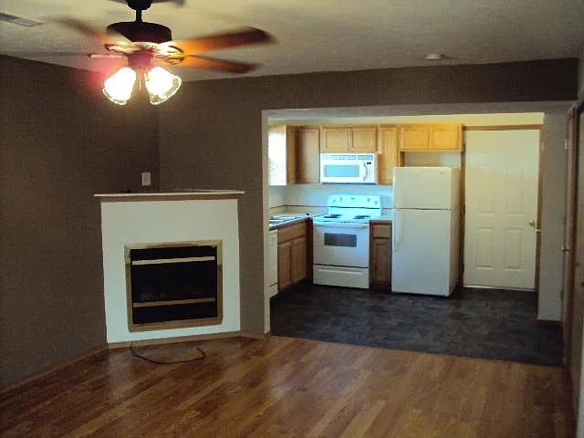 1423 W Frosty Dr #2 — Photo 2