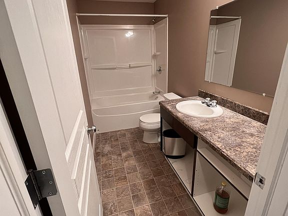 5th image of 2065 Elliott St #B