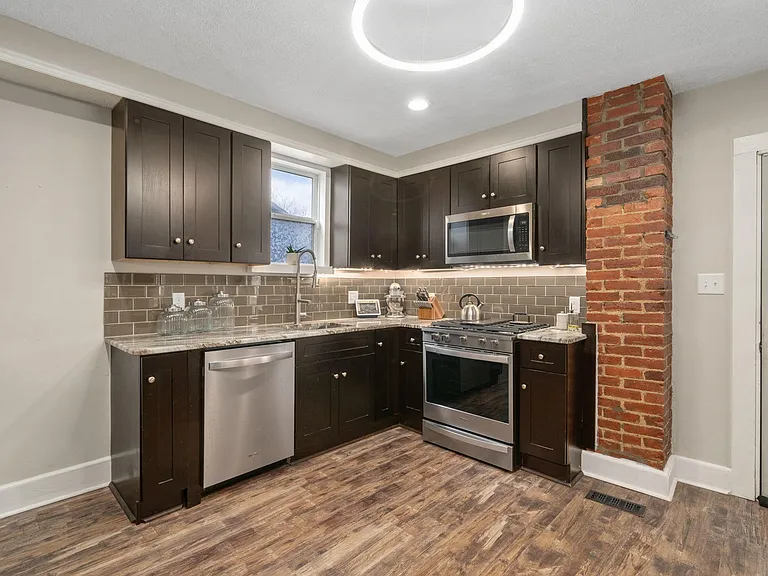716 Siebert St — Photo 13