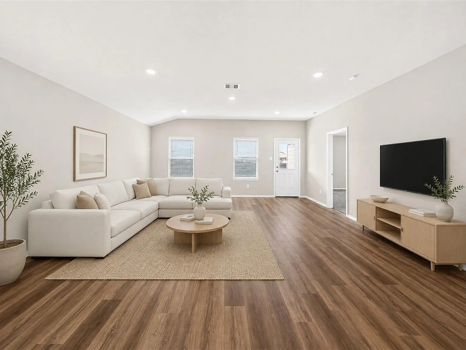 4 bed, 2.0 bath, 2032 sqft, $2,100 — Photo 2