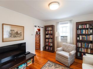 8 Palmer St, Newport, RI 02840