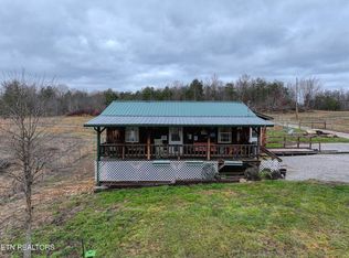 129 Circle Rd, Deer Lodge, TN 37726