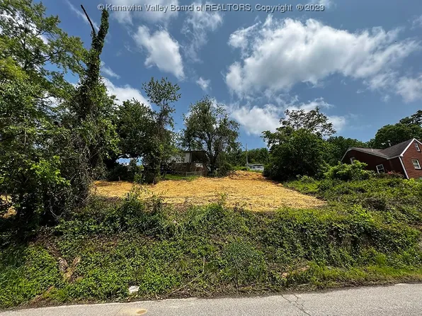 1856 Chandler Dr, Charleston, WV 25387