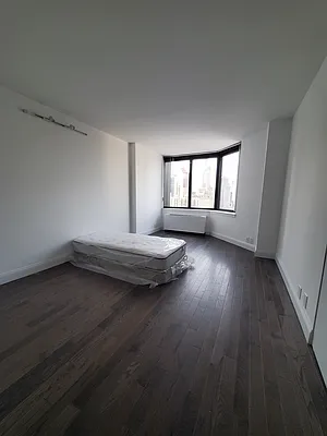 Rented by Luxury Habitat | media 33