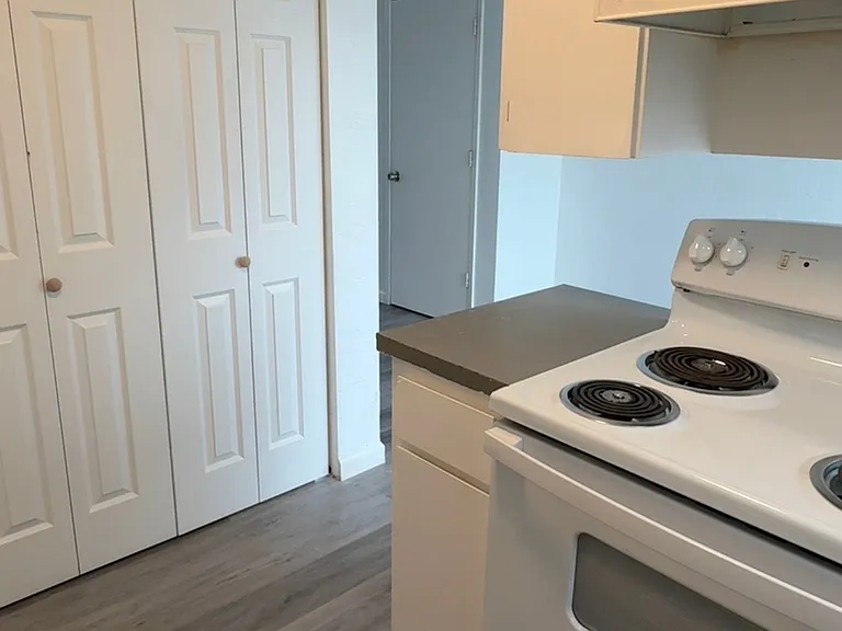 2111 Turner St — Photo 9