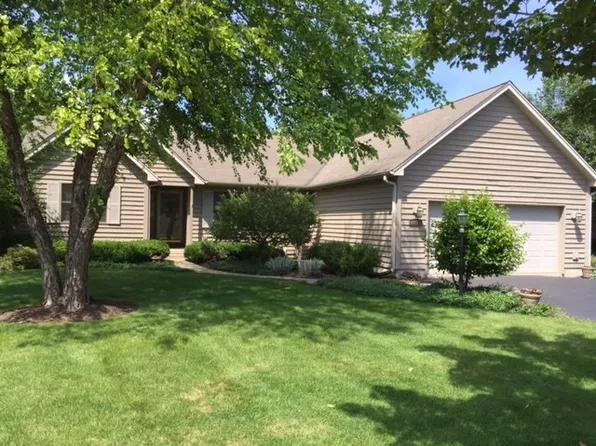 1305 Winslow Cir, Woodstock, IL 60098
